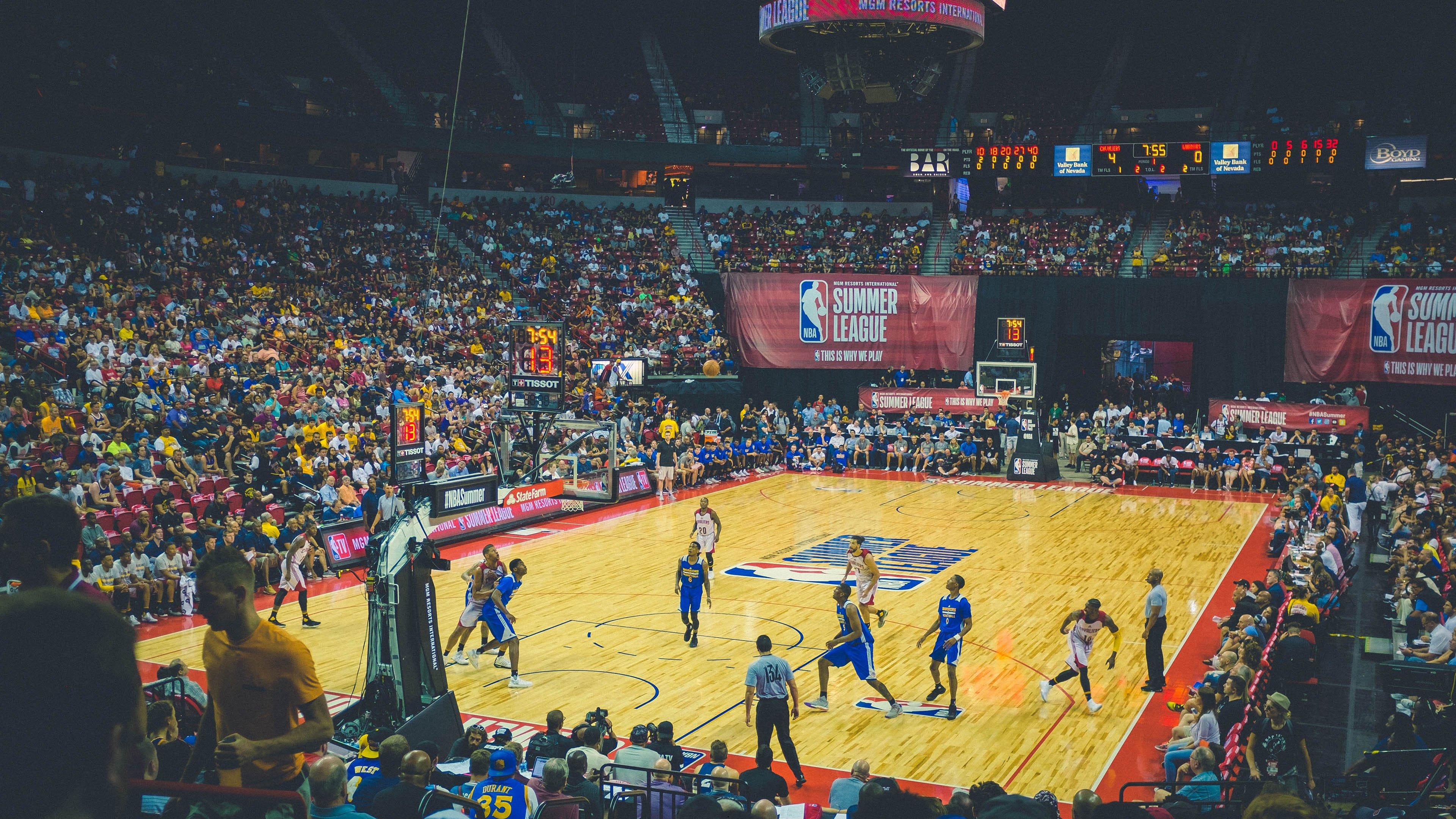 解铃还须系铃人！弗里克战术制胜，巴萨复仇拜仁晋级欧冠四强