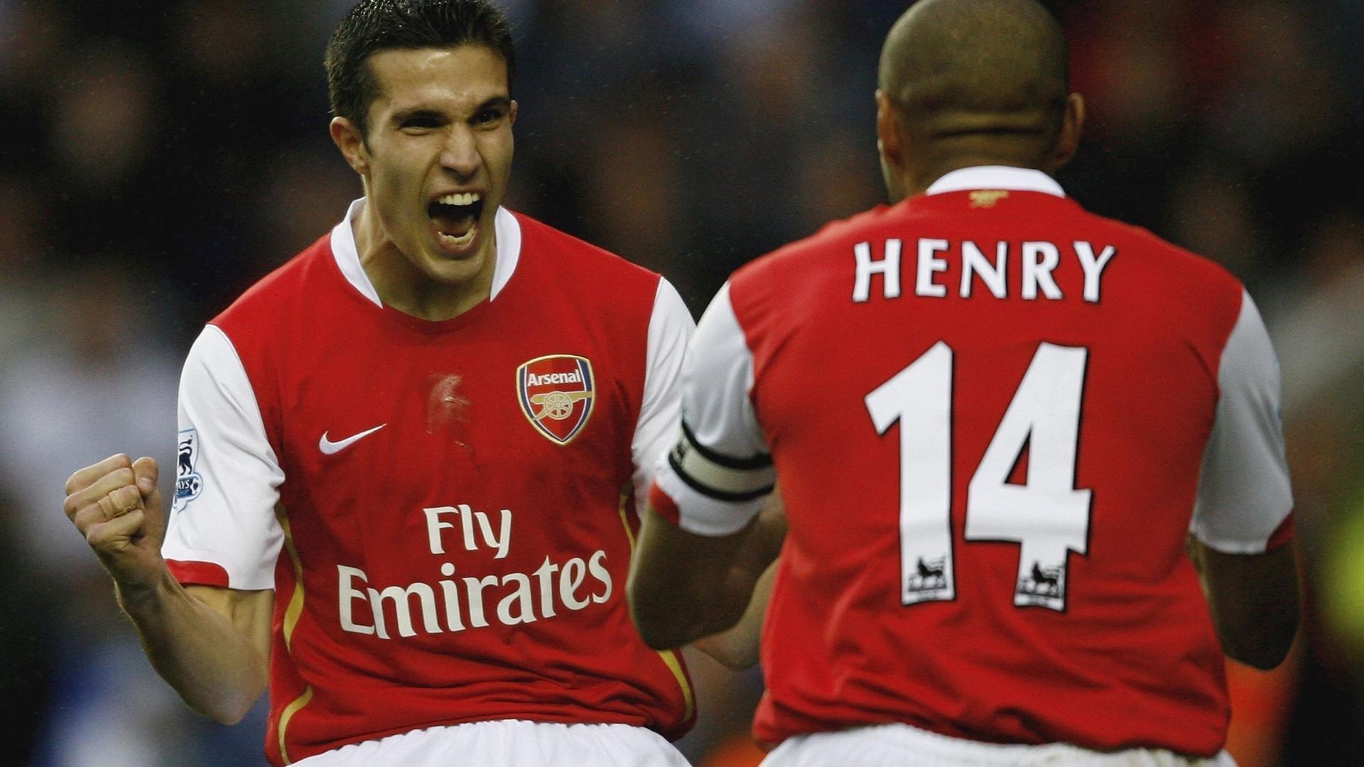 巴萨锋线引援猜想，马克-贝尔纳尔快问快答，点出朱利安-阿尔瓦